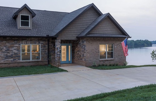 Mooresburg Casa | Lakefront Retreat in Mooresburg