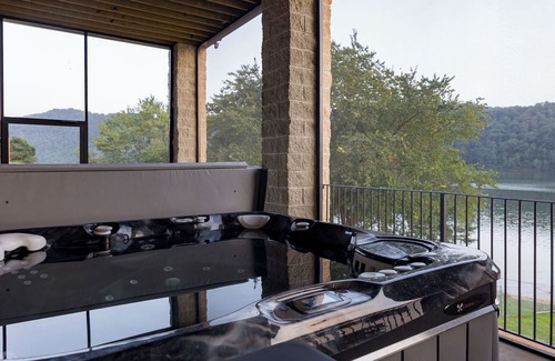 Mooresburg Casa | Lakefront Retreat in Mooresburg