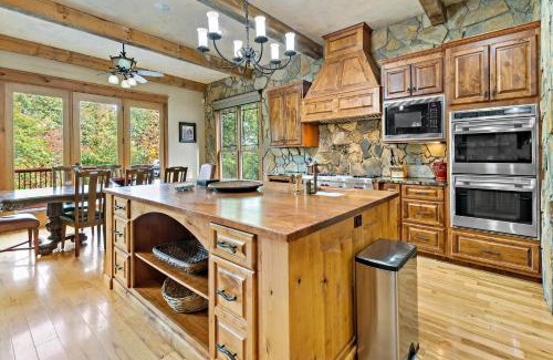 Marion Lake Club Casa | Lakefront Retreat Luxury Home with Private Dock