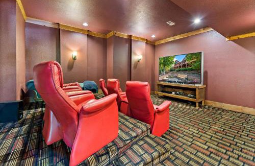 Marion Lake Club Casa | Lakefront Retreat Luxury Home with Private Dock