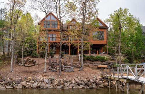Marion Lake Club Casa | Lakefront Retreat Luxury Home with Private Dock