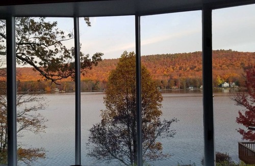 Frankford Casa | Lakefront Retreat Perfect for Families & Groups