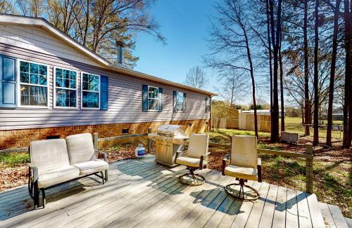 Saluda Casa | Lakefront Retreat
