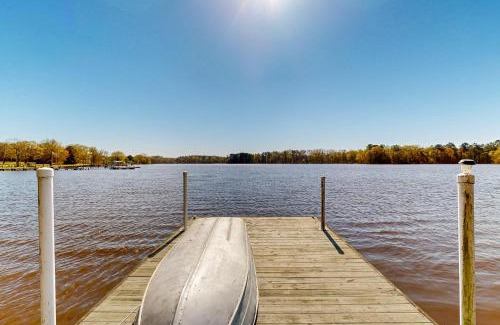 Saluda Casa | Lakefront Retreat