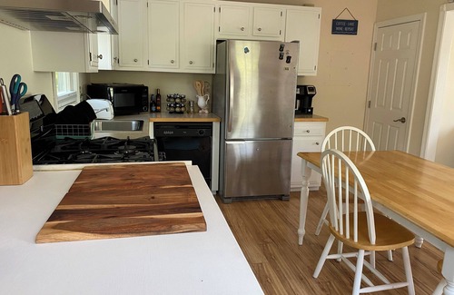 Orleans Condominio | Lakefront retreat w/ deck, dock, sandy beach, 4 watercraft, <6 mins to 2 beaches