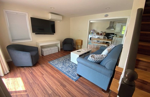 Orleans Condominio | Lakefront retreat w/ deck, dock, sandy beach, 4 watercraft, <6 mins to 2 beaches