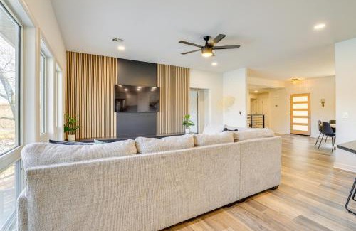 Bella Vista Casa | Lakefront Retreat with Game Room in Bella Vista!