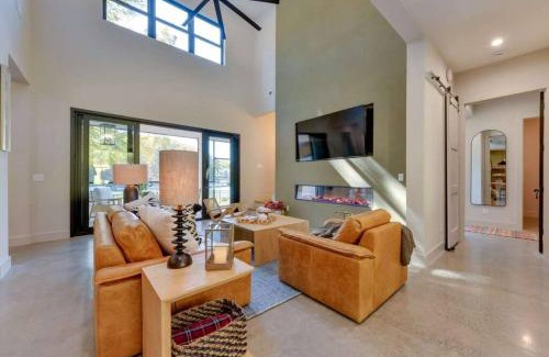 Mount Mourne Casa | Lakefront Retreat with Dock and Pool