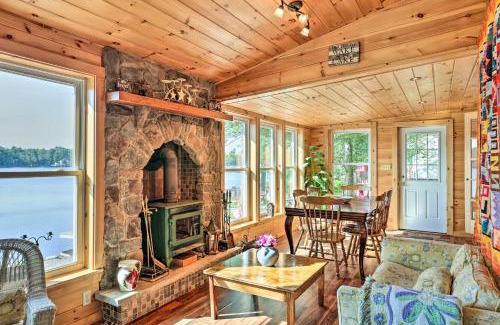 Tobyhanna Casa | Lakefront Retreat with Dock and Yard in Tobyhanna!