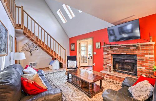 Tobyhanna Casa | Lakefront Retreat with Dock and Yard in Tobyhanna!
