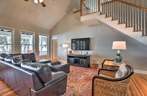 Russellville Casa | Lakefront Retreat with Game Room and Private Dock!