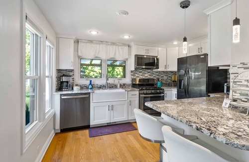 Salem Lakes Casa | Lakefront Family Retreat Hot Tub, Dock