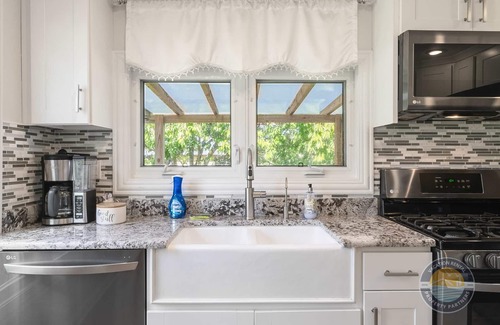 Salem Lakes Casa | Lakefront Family Retreat Hot Tub, Dock