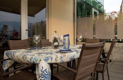 Marone Apartamento | Retiro frente al lago con jardín