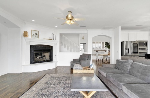 Victorville Casa | Lakefront Serenity Retreat