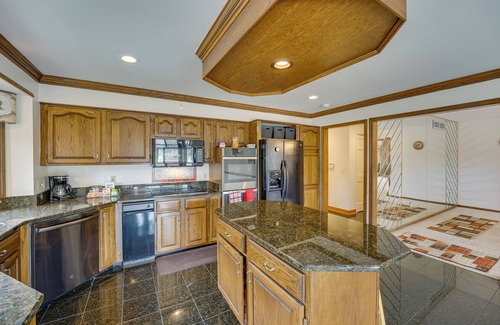 Shelby Township Casa | Lakefront Shelby Twp Getaway w/ Swim Pond!