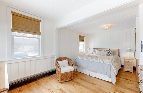 Laconia Casa | Lakefront spacious all season home w/dock, deck, outdoor kitchen, sunrise views