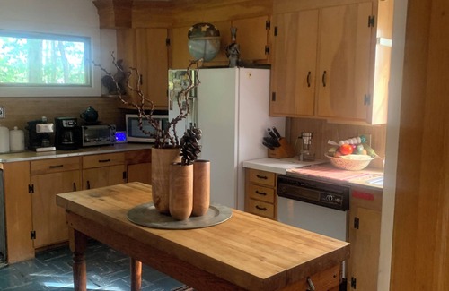 Gouldsboro Cabaña | Lakefront Stone Cottage