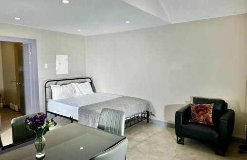 Carling Casa | Lakefront Studio Cottage #8