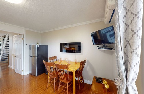 Wasaga Beach Apartamento | Lakefront studio with shared grill & firepit - steps to beach and pool