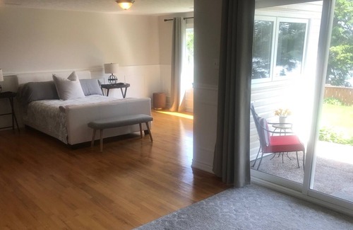Cole Harbour Casa | Lakefront Suite