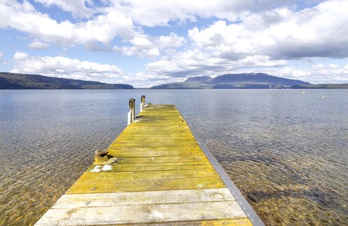 Lake Tarawera Casa | Lakefront Tarawera Bliss