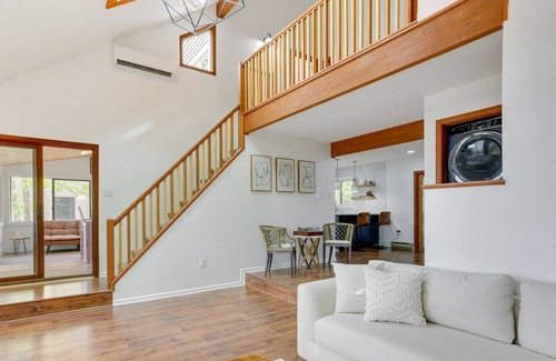 Tobyhanna Cabaña | Lakefront Tobyhanna Cottage w/ Private Hot Tub!