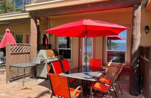 Okanagan-Similkameen Casa | Lakefront Townhouse Family Complex, Popular Wine Country and the Best Golfing