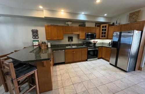 Okanagan-Similkameen Casa | Lakefront Townhouse Family Complex, Popular Wine Country and the Best Golfing
