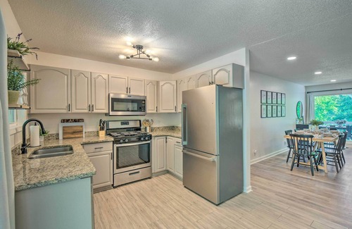 Townville Casa | Lakefront Townville Gem w/ Boat Dock & Kayaks