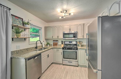 Townville Casa | Lakefront Townville Gem w/ Boat Dock & Kayaks