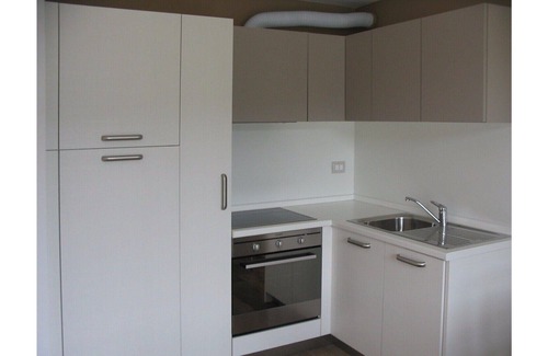 Spinone Al Lago Apartamento | Apartamento de dos habitaciones frente al lago en una residencia con piscina de temporada y solárium
