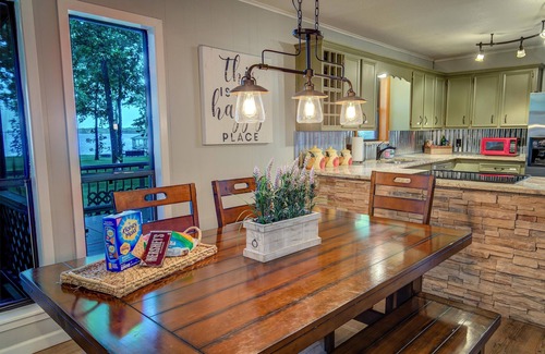 Cherokee County Casa | Lakefront updated home on Lake Palestine near Tyler TX