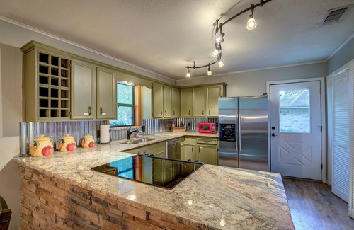 Cherokee County Casa | Lakefront updated home on Lake Palestine near Tyler TX