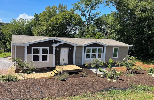Maryville Casa | Lakefront Vacation Home - boat ramp and dock - 3 bedroom, 2 bath