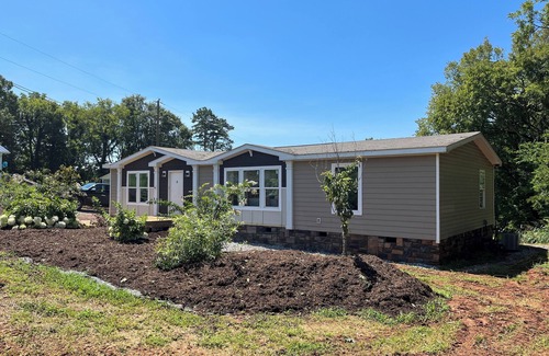Maryville Casa | Lakefront Vacation Home - boat ramp and dock - 3 bedroom, 2 bath