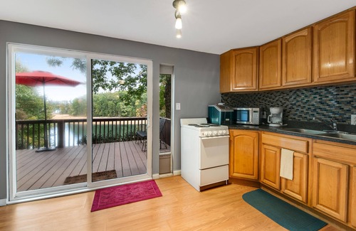 Jefferson City Casa | Casa frente al lago con muelle, porches cubiertos y hoguera al aire libre: ¡se admiten perros!