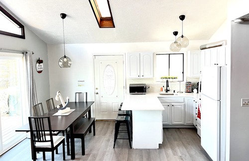 Tobyhanna Cabaña | Lakefront with PRIVATE hot tub- Near All Attractions