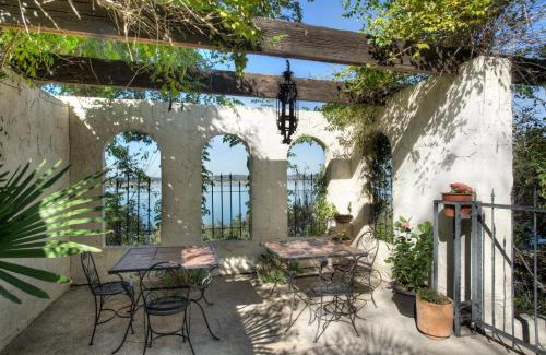 Canyon Lake Cama Y Desayuno | Lakehouse Bed and Breakfast