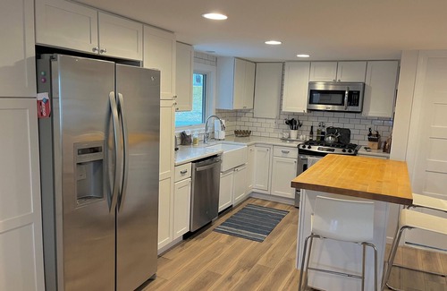 Paupack Casa | Lakehouse Family Getaway – Modern Comfort on Lake Wallenpaupack with Boat Slip
