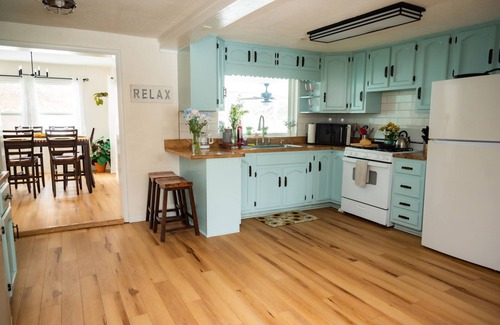 West Newton Apartamento | Lakehouse HOT TUB 8 Miles TO Downtown ON 60 Acres