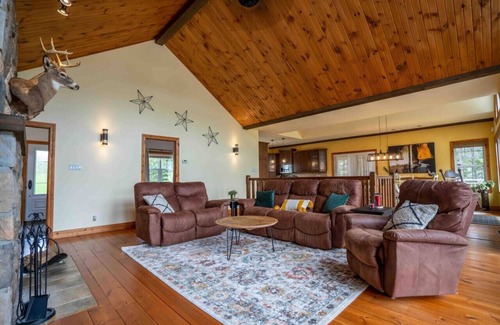 Saint Come Casa | Lakehouse Hot Tub Private Beach Pool Table
