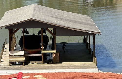 Mount Gilead Cabaña | Lakehouse en una cala protegida con impresionantes vistas del lago Tillery!