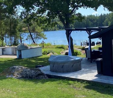 Malsryd Casa | Lakehouse med bastu, egen brygga och roddbåt