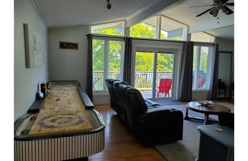 Kemble Casa | Lakehouse on Georgian Bay between Owen Sound & Wiarton