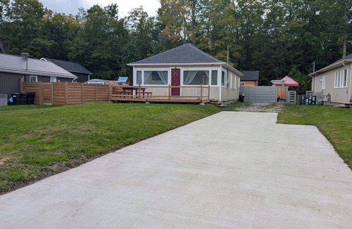 Innisfil Cabaña | Lakehouse Peaceful Cottage Modern Retreat - Pet Friendly!