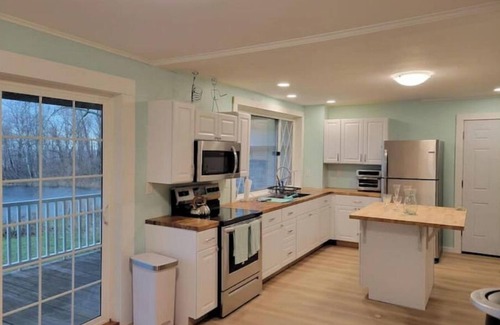 Ripley Casa | Lakehouse Vineyard on Lake Erie!