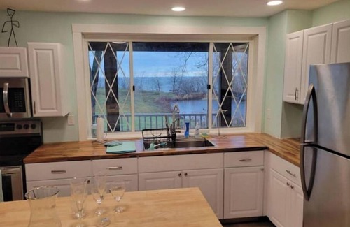 Ripley Casa | Lakehouse Vineyard on Lake Erie!