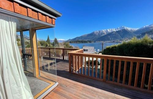 Kelvin Heights Casa | Lakehouse - Water taxi to Queenstown!