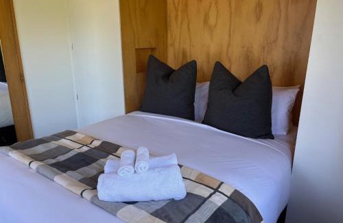 Kelvin Heights Casa | Lakehouse - Water taxi to Queenstown!